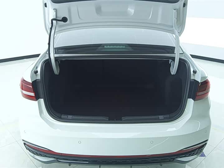 Фото 4 - Volkswagen Lavida