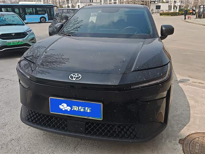 Фото 1 - Toyota bZ3X