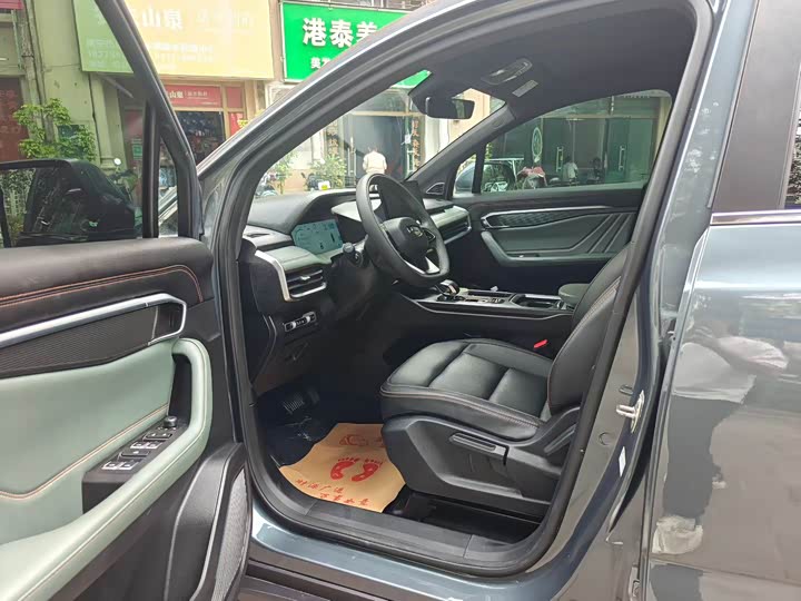 Фото 9 - Geely Okavango L