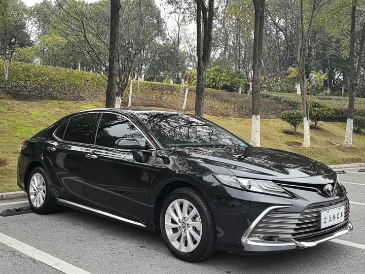 Фото 3 - Toyota Camry