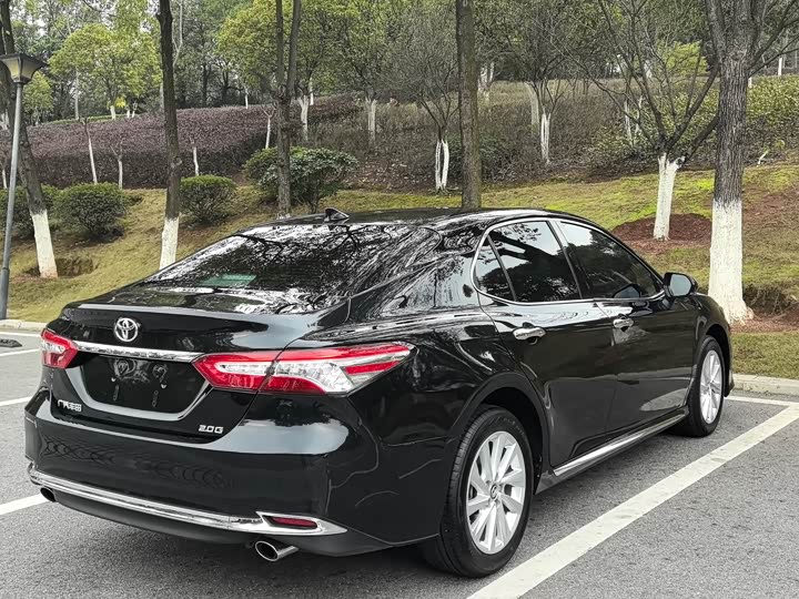 Фото 4 - Toyota Camry