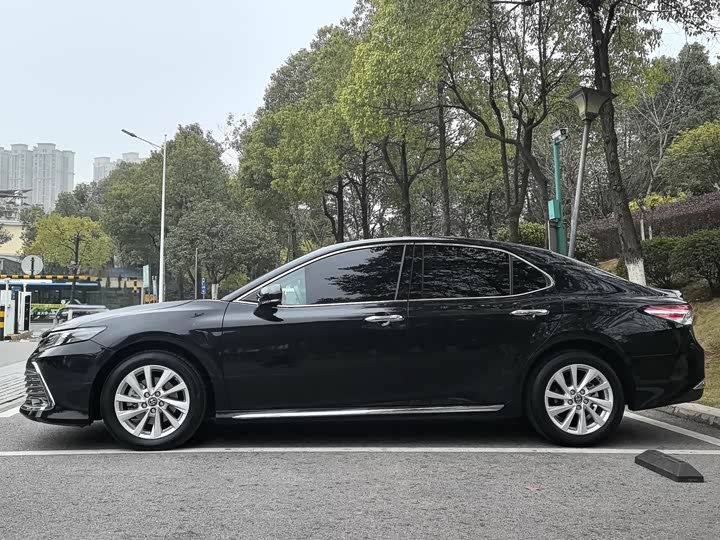 Фото 7 - Toyota Camry