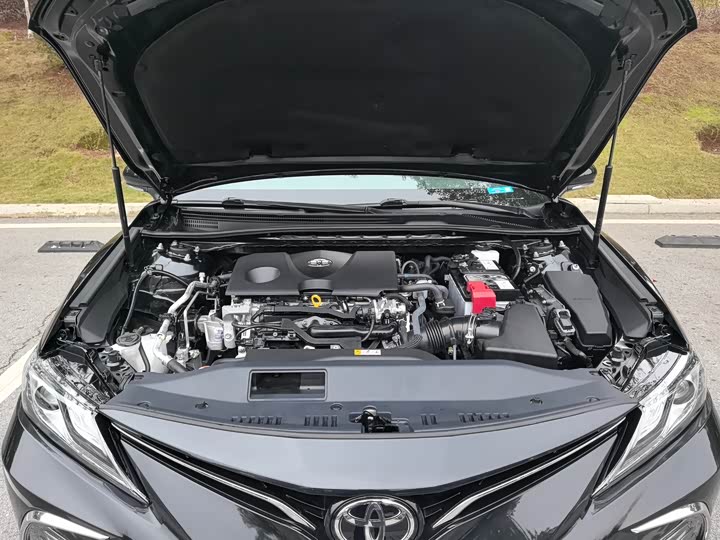 Фото 9 - Toyota Camry