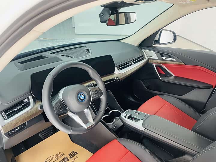 Фото 6 - BMW iX1