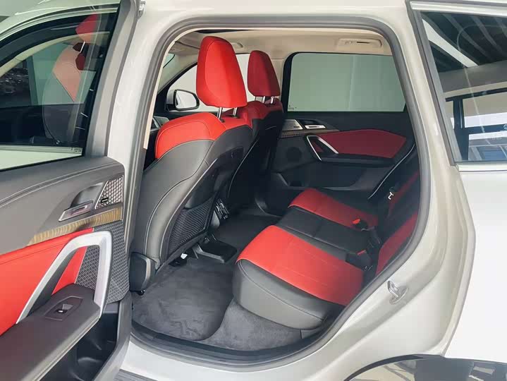 Фото 9 - BMW iX1