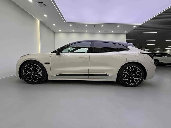 Фото 3 - Zeekr 001