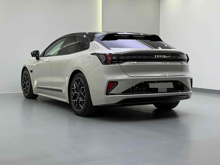 Фото 4 - Zeekr 001