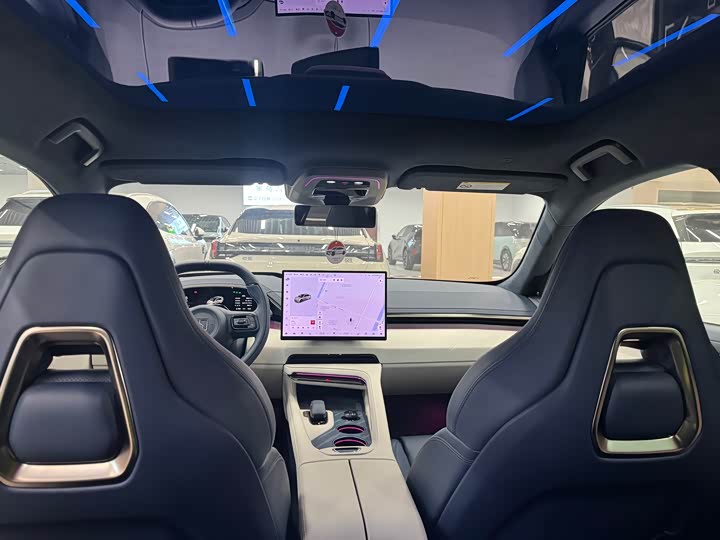 Фото 9 - Zeekr 001