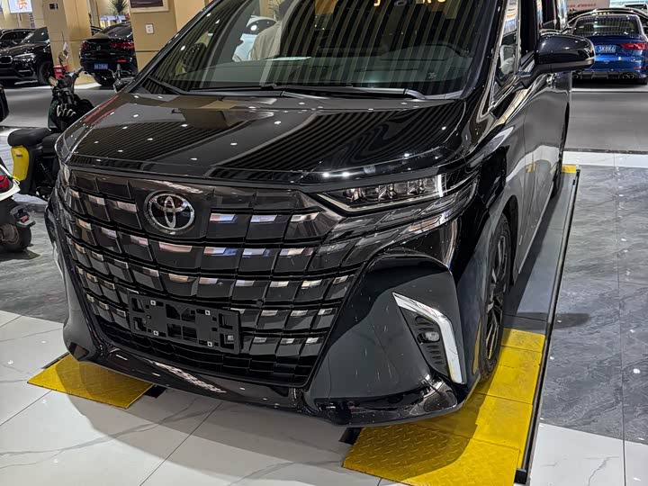 Фото 1 - Toyota Alphard