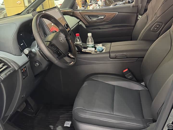 Фото 3 - Toyota Alphard