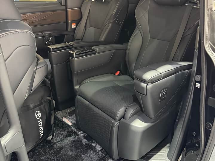 Фото 4 - Toyota Alphard