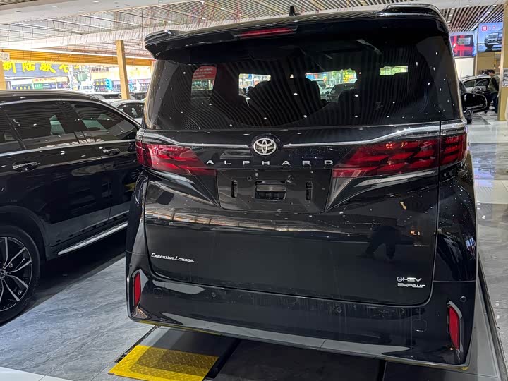 Фото 5 - Toyota Alphard