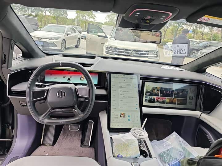 Фото 5 - HiPhi X