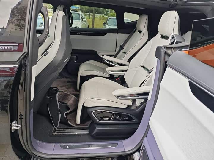 Фото 6 - HiPhi X