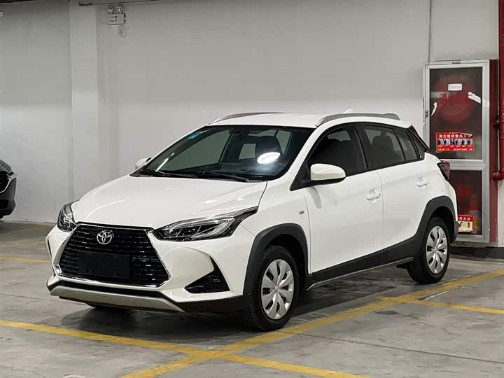 Photo 1 - Toyota Yaris L Hatchback