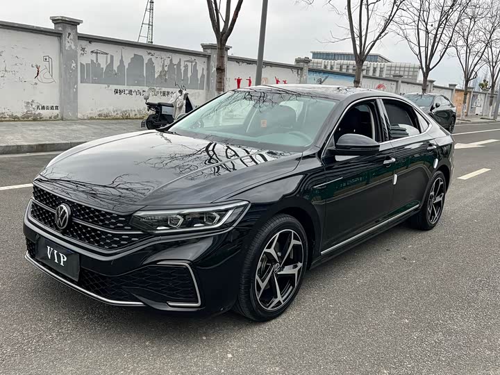 Фото 1 - Volkswagen Passat