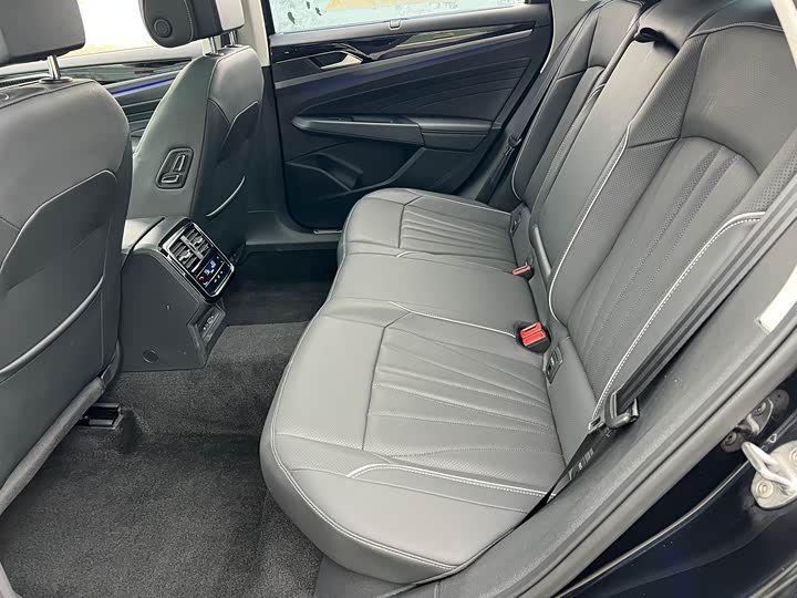 Фото 7 - Volkswagen Passat