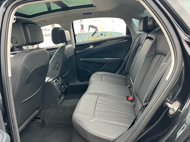 Фото 8 - Volkswagen Passat