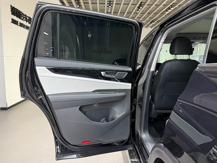 Photo 9 - Volkswagen Teramont Pro