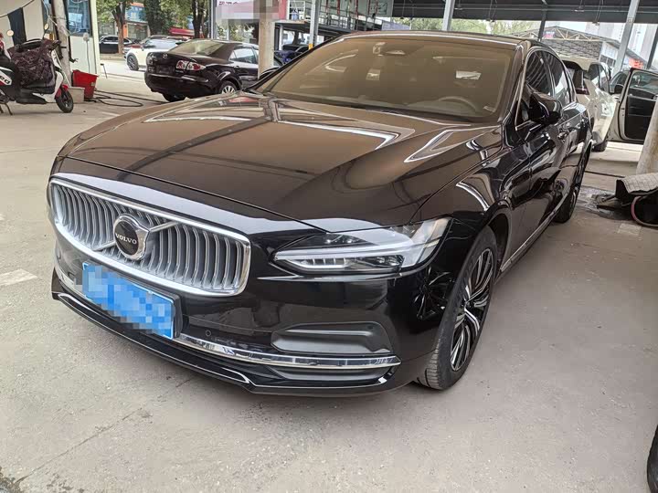 Фото 1 - Volvo S90