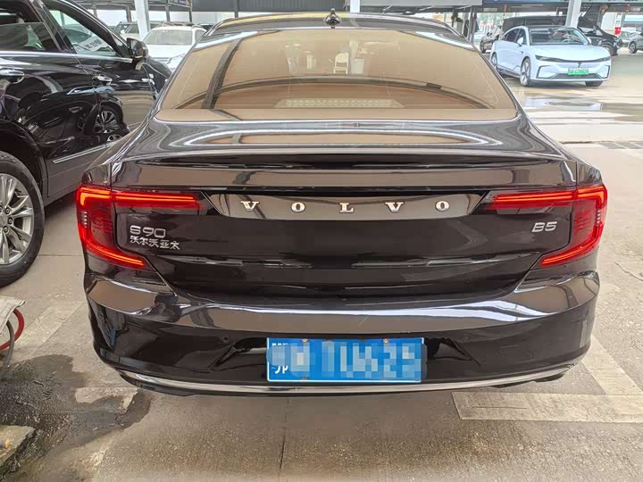 Фото 8 - Volvo S90