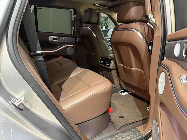 Фото 9 - Tank 700 Hybrid