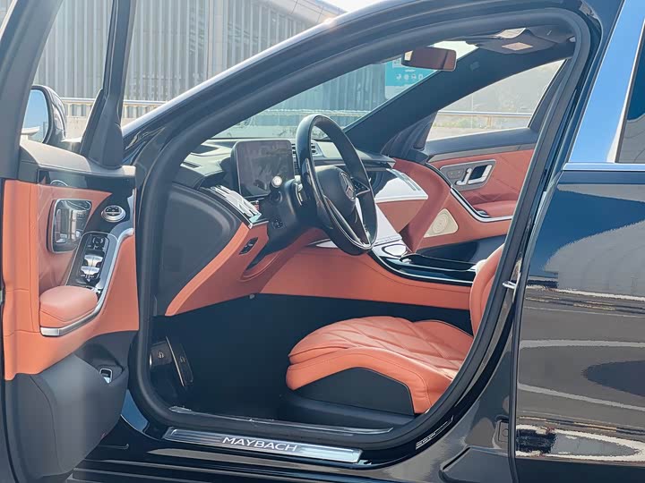 Photo 4 - Mercedes-Benz Maybach S-Class