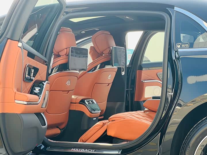 Photo 5 - Mercedes-Benz Maybach S-Class