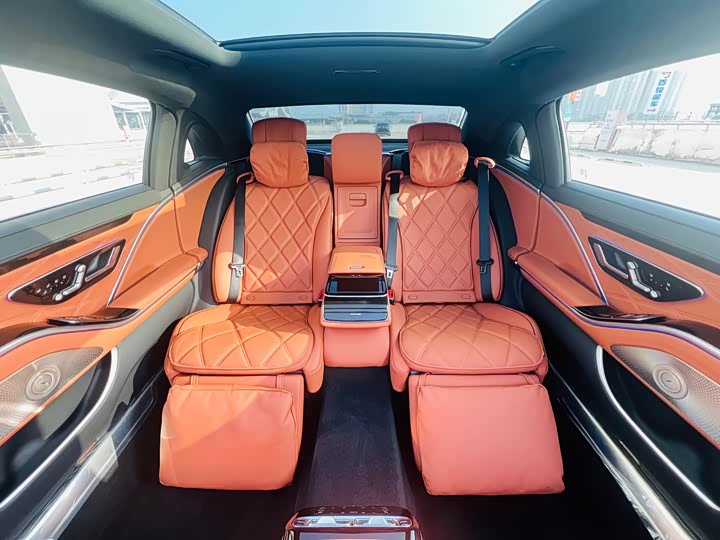 Photo 9 - Mercedes-Benz Maybach S-Class