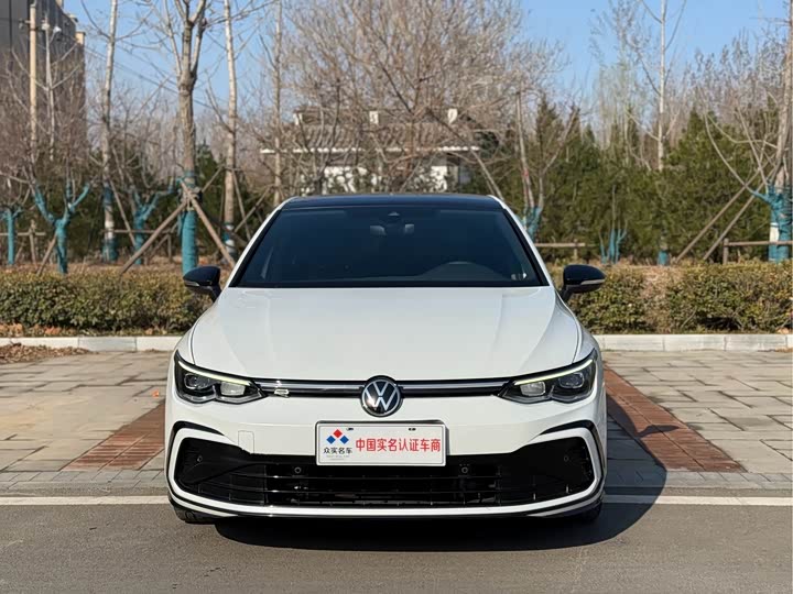 Фото 2 - Volkswagen Golf