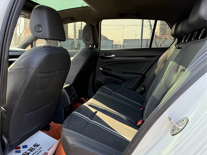 Фото 7 - Volkswagen Golf