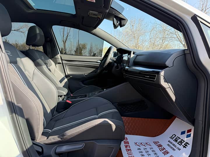 Фото 9 - Volkswagen Golf