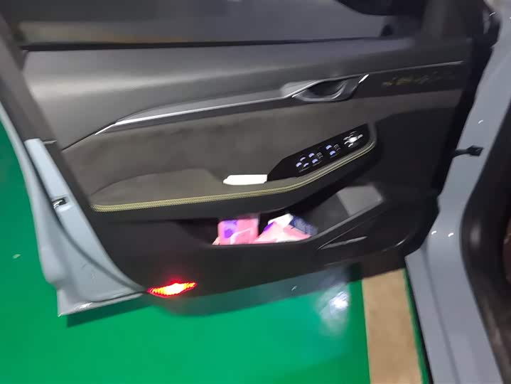 Фото 7 - Geely Preface