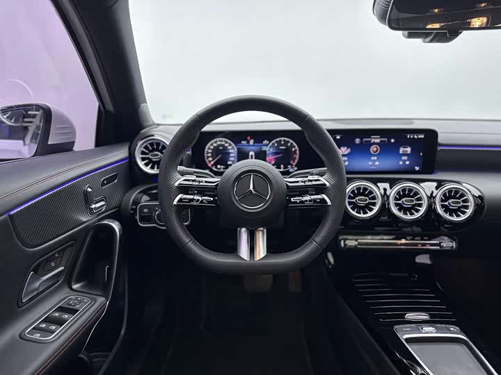 Фото 9 - Mercedes-Benz A-Class