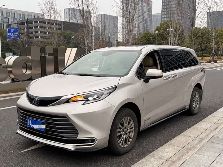 Photo 1 - Toyota Sienna