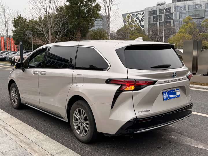 Photo 4 - Toyota Sienna