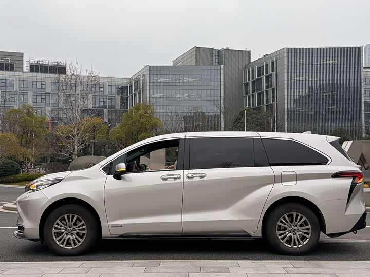 Photo 6 - Toyota Sienna