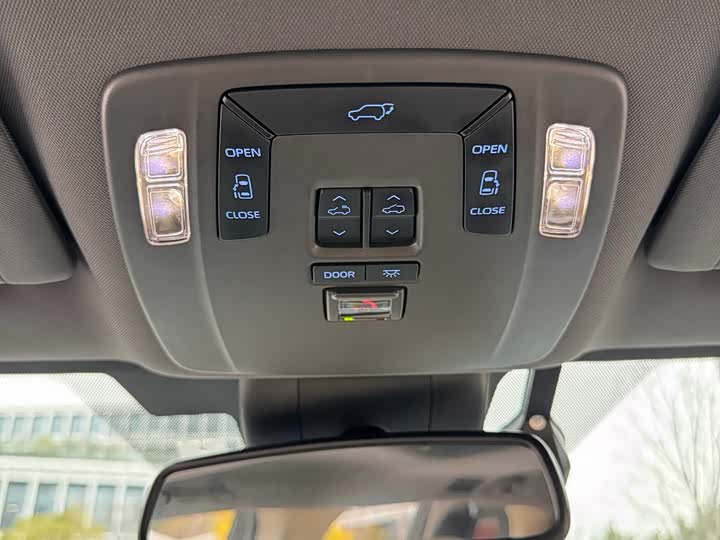 Photo 9 - Toyota Sienna