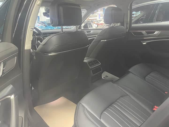 Фото 6 - Audi A6L