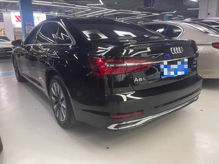 Фото 9 - Audi A6L