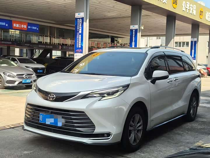 Фото 1 - Toyota Sienna