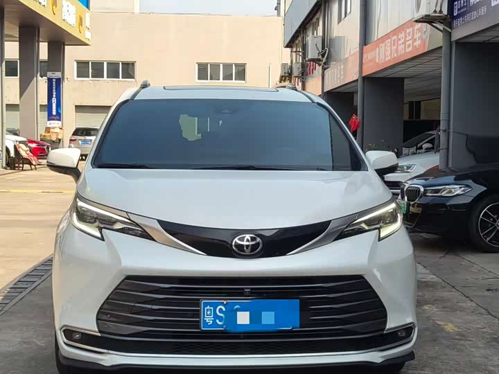 Фото 2 - Toyota Sienna