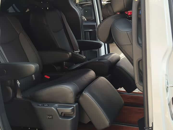 Фото 7 - Toyota Sienna