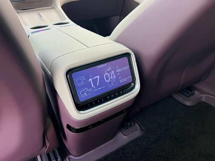 Photo 8 - Xiaomi YU7