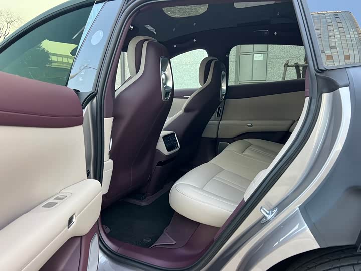 Photo 9 - Xiaomi YU7