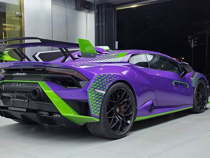 Фото 3 - Lamborghini Huracán