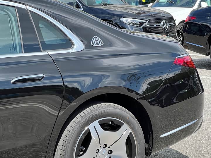 Photo 4 - Mercedes-Benz Maybach S-Class