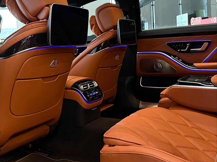 Photo 9 - Mercedes-Benz Maybach S-Class