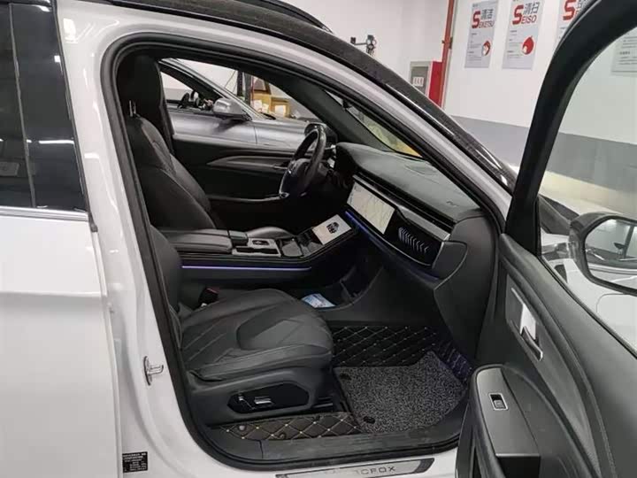 Фото 9 - BAIC Arcfox Alpha T