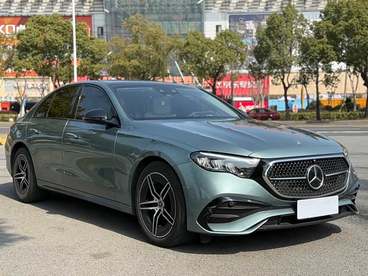 Photo 3 - Mercedes-Benz E-Class